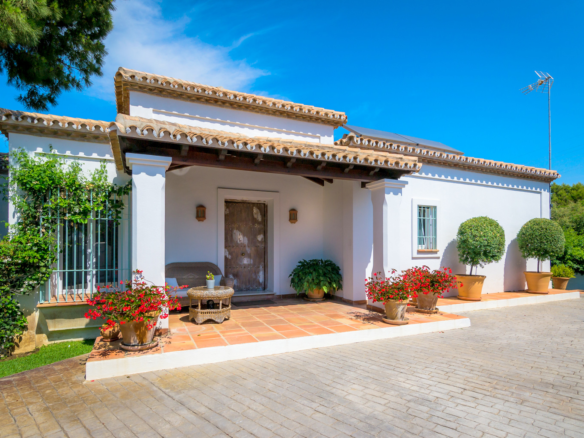 Opulent Marbella Villa: Your Dream Retreat Awaits