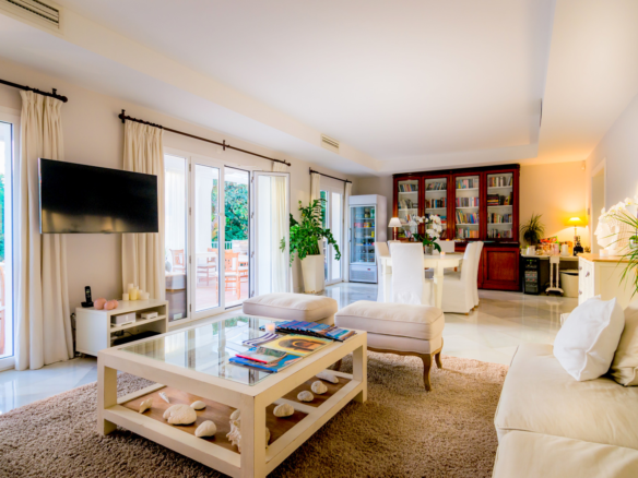 Opulent Marbella Villa: Your Dream Retreat Awaits