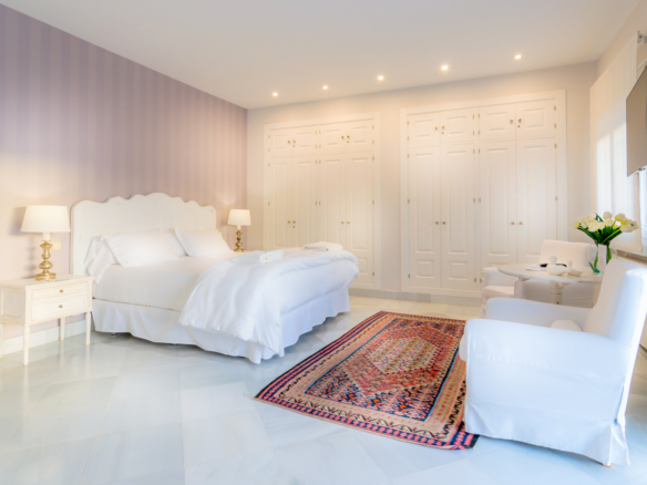 Opulent Marbella Villa: Your Dream Retreat Awaits