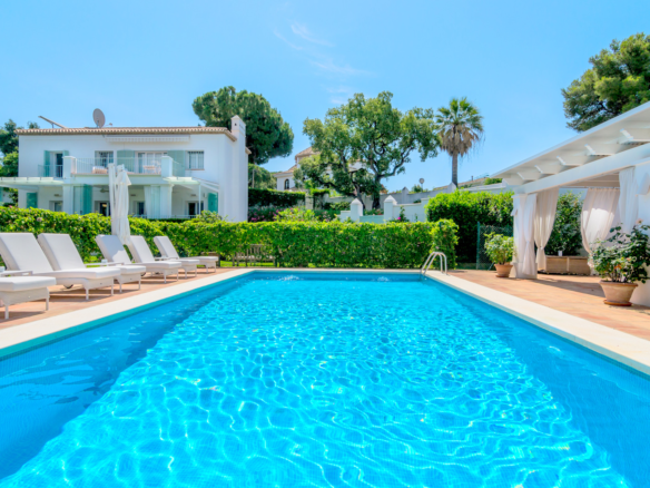 Opulent Marbella Villa: Your Dream Retreat Awaits