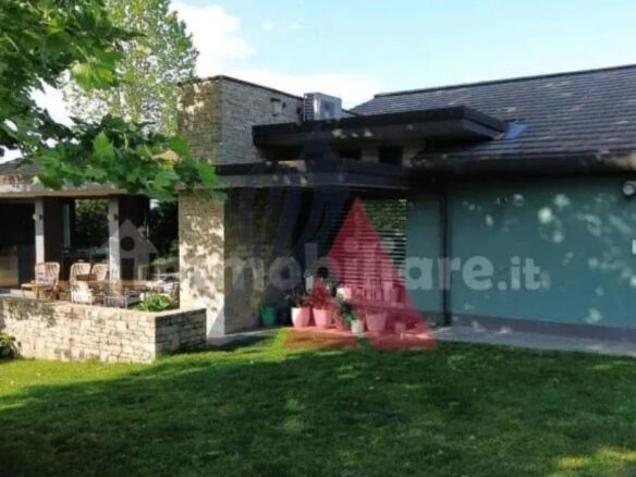 Charming Villa For Sale, Via Brede, Urago D’oglio