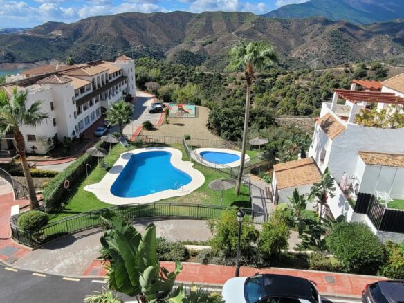 Stunning Duplex Penthouse In Istán: Luxury Living With Breathtaking Views