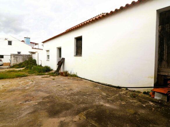 Property With Lots Os Potencial