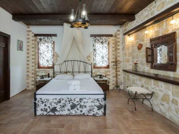 3-bedroom Villa In Nikos Kazantzakis, Greece (410 M²)