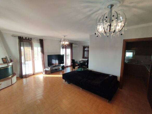 9-bedroom Detached House In Thermaikos, Greece (300 M²)