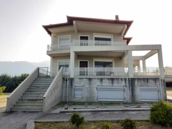 4-bedroom Detached House In Easts Olimpos, Greece (261 M²)