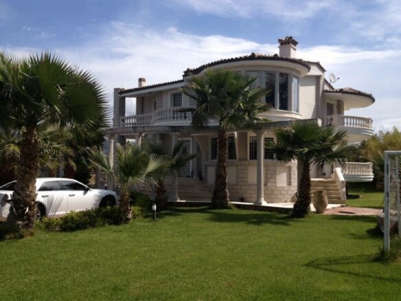 4-bedroom Villa In Vasilika, Greece (450 M²)