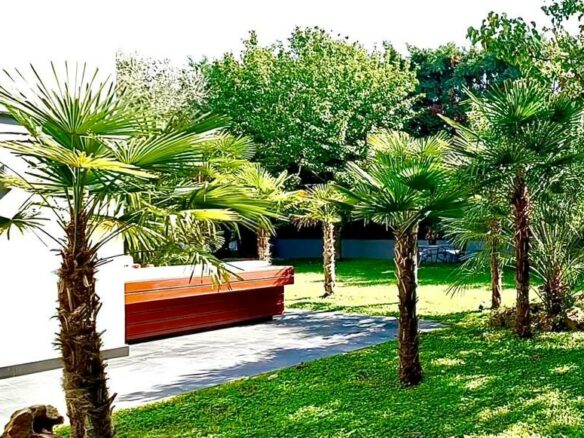 2-bedroom Villa In Thermi, Greece (785 M²)
