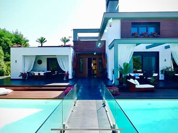 2-bedroom Villa In Thermi, Greece (785 M²)