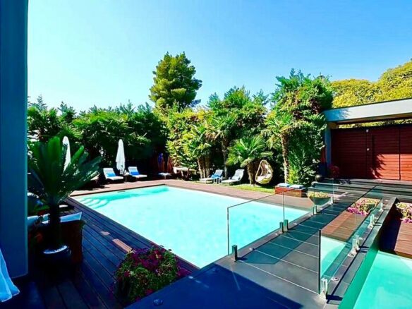 2-bedroom Villa In Thermi, Greece (785 M²)