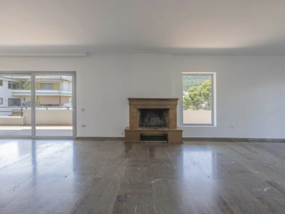 3-bedroom Flat In Agia Paraskevi, Greece (180 M²)