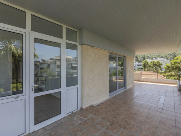 3-bedroom Flat In Agia Paraskevi, Greece (180 M²)