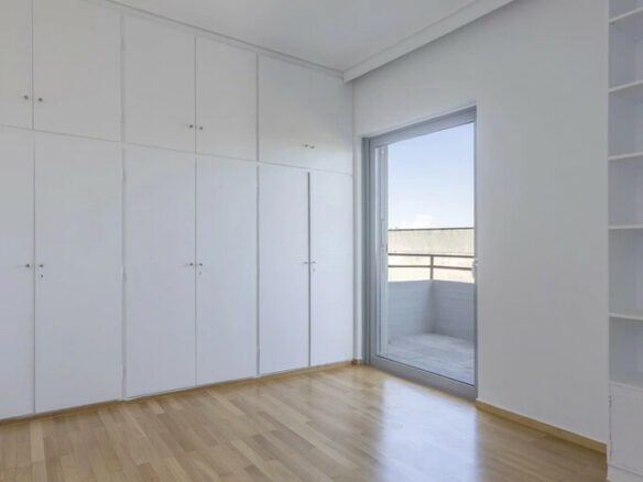 3-bedroom Flat In Agia Paraskevi, Greece (180 M²)