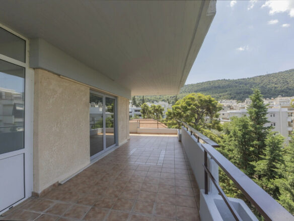 3-bedroom Flat In Agia Paraskevi, Greece (180 M²)