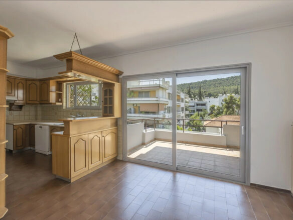 3-bedroom Flat In Agia Paraskevi, Greece (180 M²)