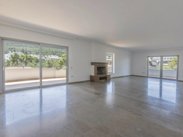 3-bedroom Flat In Agia Paraskevi, Greece (180 M²)