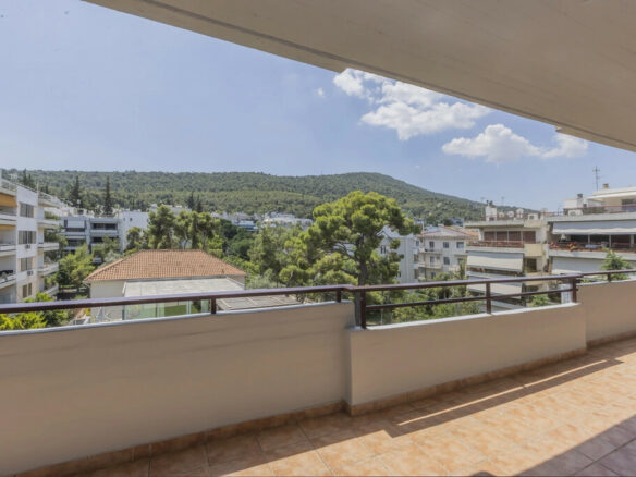 3-bedroom Flat In Agia Paraskevi, Greece (180 M²)