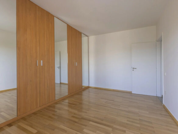 3-bedroom Flat In Agia Paraskevi, Greece (180 M²)