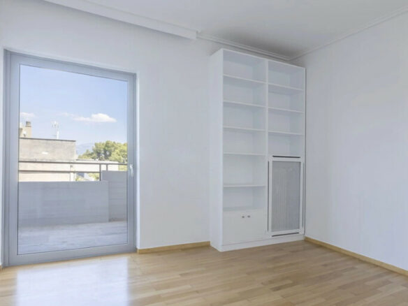 3-bedroom Flat In Agia Paraskevi, Greece (180 M²)