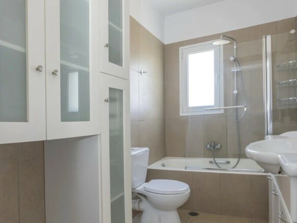 3-bedroom Flat In Agia Paraskevi, Greece (180 M²)