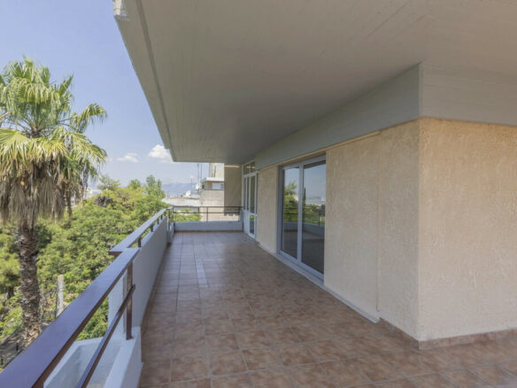 3-bedroom Flat In Agia Paraskevi, Greece (180 M²)