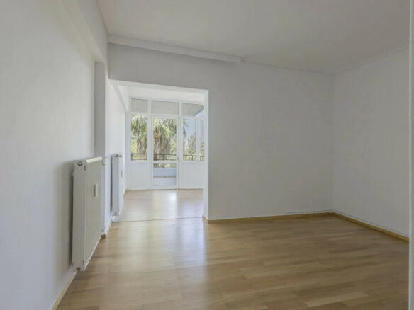 3-bedroom Flat In Agia Paraskevi, Greece (180 M²)
