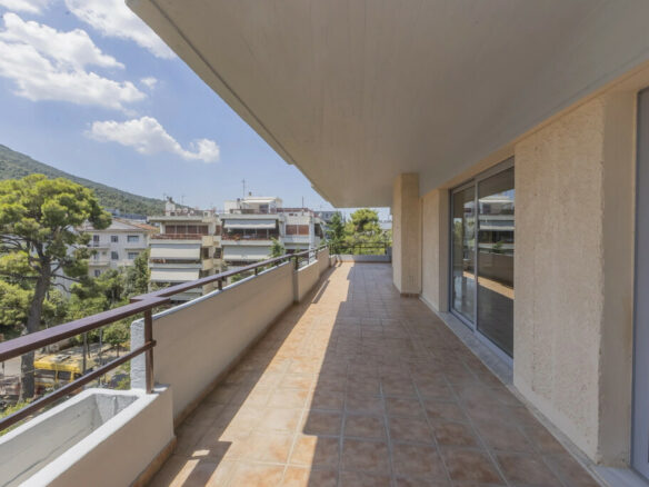 3-bedroom Flat In Agia Paraskevi, Greece (180 M²)