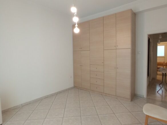 2-bedroom Flat In Nikaia, Greece (90 M²)