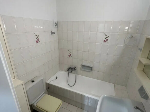 2-bedroom Flat In Pefki, Greece (88 M²)