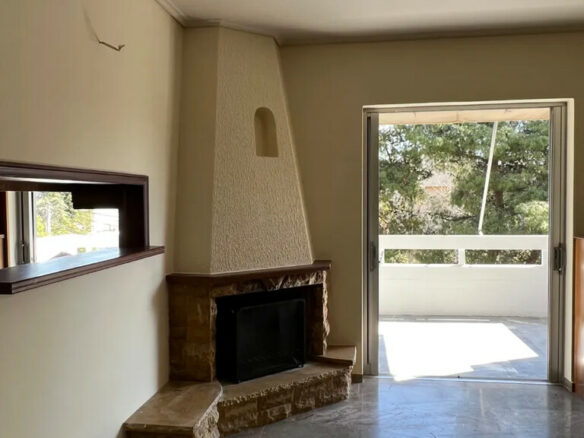 2-bedroom Flat In Pefki, Greece (88 M²)