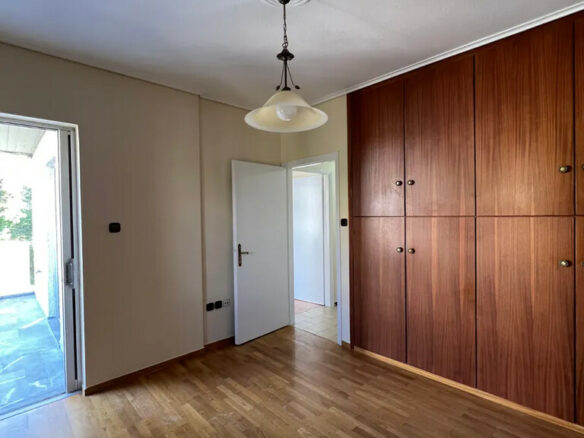 2-bedroom Flat In Pefki, Greece (88 M²)