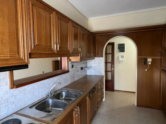 2-bedroom Flat In Pefki, Greece (88 M²)