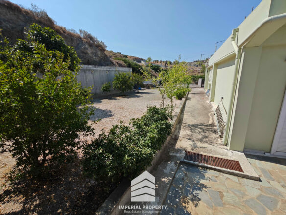Stunning Amphitheater House In Keratea, Dionysos – 138 Sqm