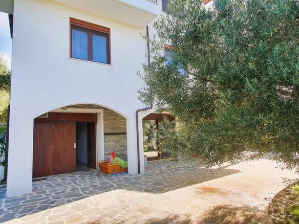 5-bedroom Villa In Sithonia, Greece (300 M²)
