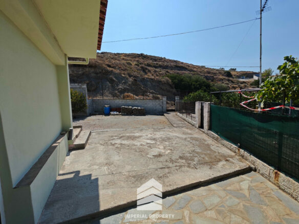 Stunning Amphitheater House In Keratea, Dionysos – 138 Sqm