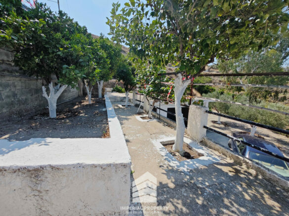 Stunning Amphitheater House In Keratea, Dionysos – 138 Sqm