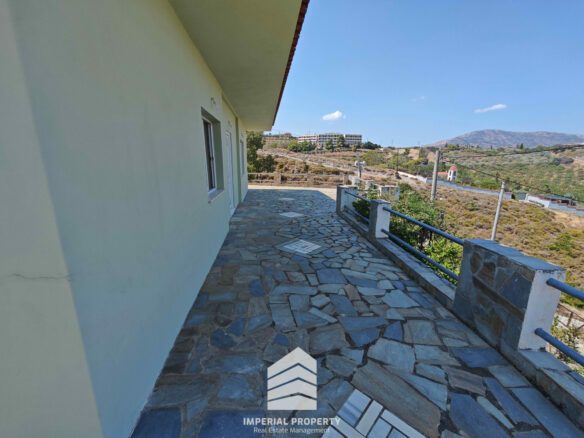 Stunning Amphitheater House In Keratea, Dionysos – 138 Sqm