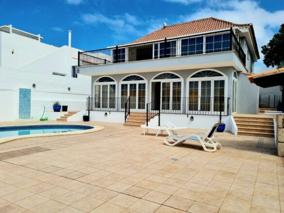 Stunning Five-bedroom Villa In Callao Salvaje, Tenerife, Spain
