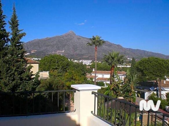 6-bedroom Villa In Marbella, Spain (592 M²)