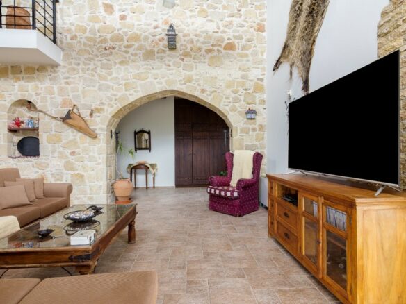3-bedroom Villa In Nikos Kazantzakis, Greece (410 M²)