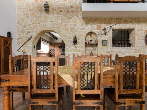 3-bedroom Villa In Nikos Kazantzakis, Greece (410 M²)