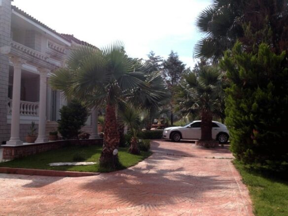 4-bedroom Villa In Vasilika, Greece (450 M²)