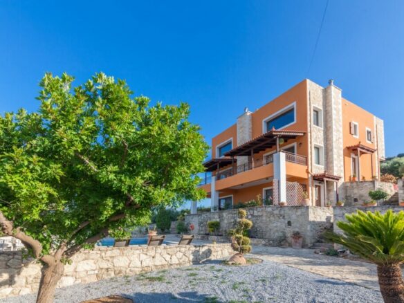 3-bedroom Villa In Nikos Kazantzakis, Greece (410 M²)