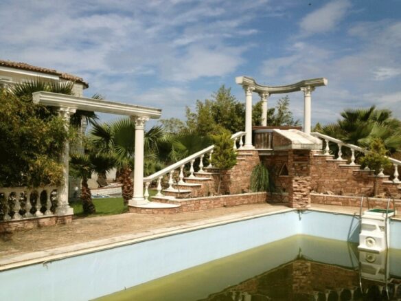4-bedroom Villa In Vasilika, Greece (450 M²)