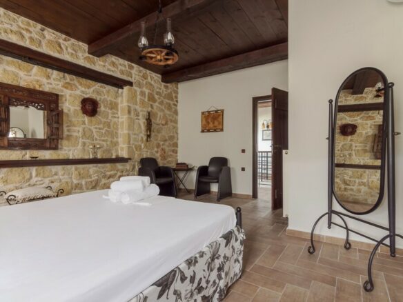 3-bedroom Villa In Nikos Kazantzakis, Greece (410 M²)