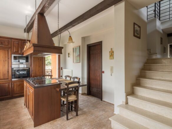 3-bedroom Villa In Nikos Kazantzakis, Greece (410 M²)