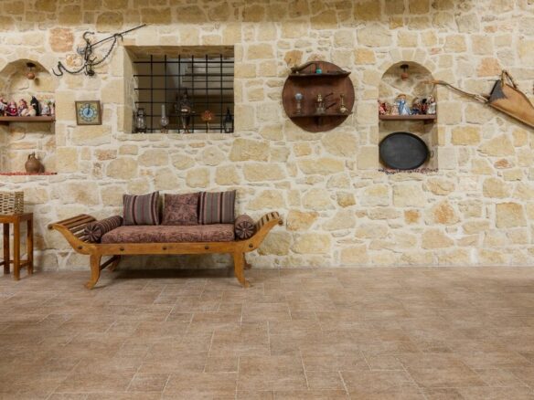 3-bedroom Villa In Nikos Kazantzakis, Greece (410 M²)