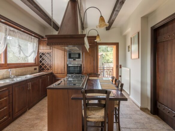 3-bedroom Villa In Nikos Kazantzakis, Greece (410 M²)