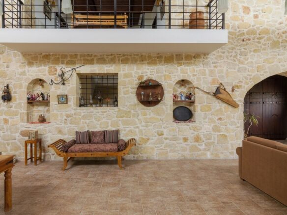 3-bedroom Villa In Nikos Kazantzakis, Greece (410 M²)