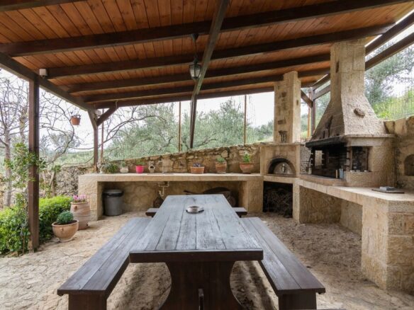3-bedroom Villa In Nikos Kazantzakis, Greece (410 M²)